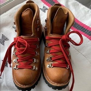 Danner Mountain Light Cascade Hiking Boot Size 7.5